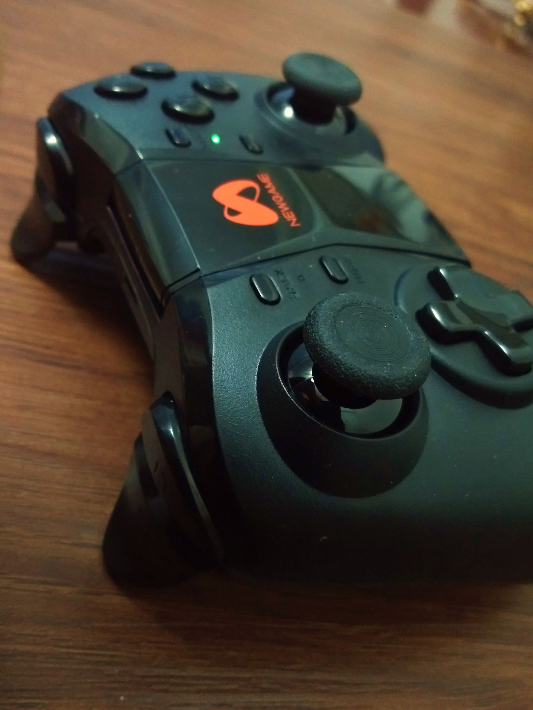 q1游戏手柄怎么样,新游智能游戏手柄q1pro