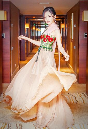 同是北电校花，古力娜扎却没有《余罪》大胸姐吴优的演技