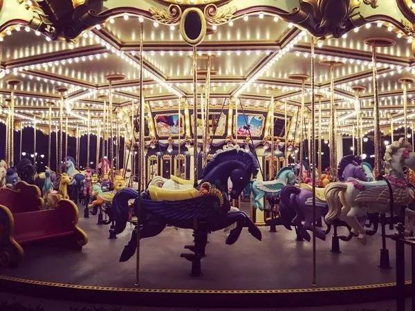 迪士尼不能带自拍杆个人怎么拍照,去上海迪士尼可以带自拍杆进去吗