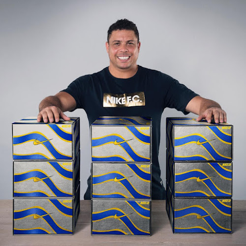 耐克足球鞋刺客纪念款解析,耐克足球鞋刺客进化史