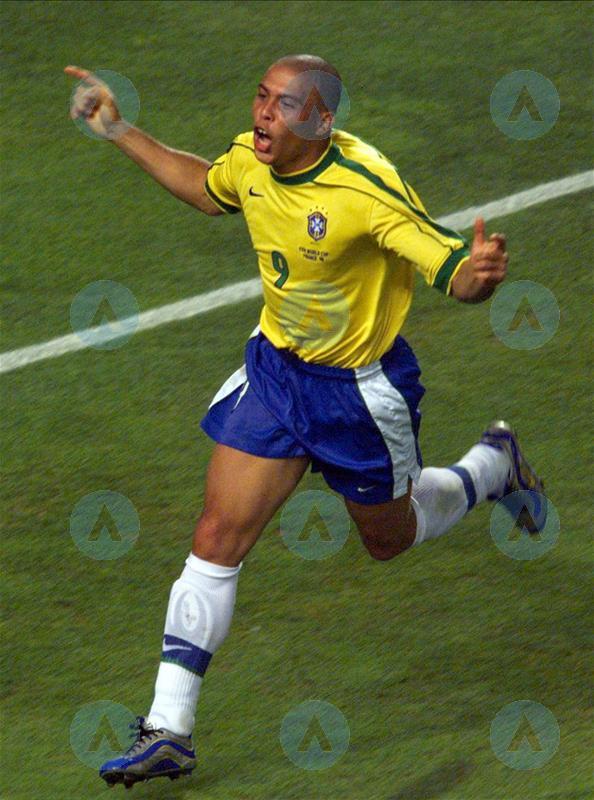 耐克足球鞋刺客纪念款解析,耐克足球鞋刺客进化史