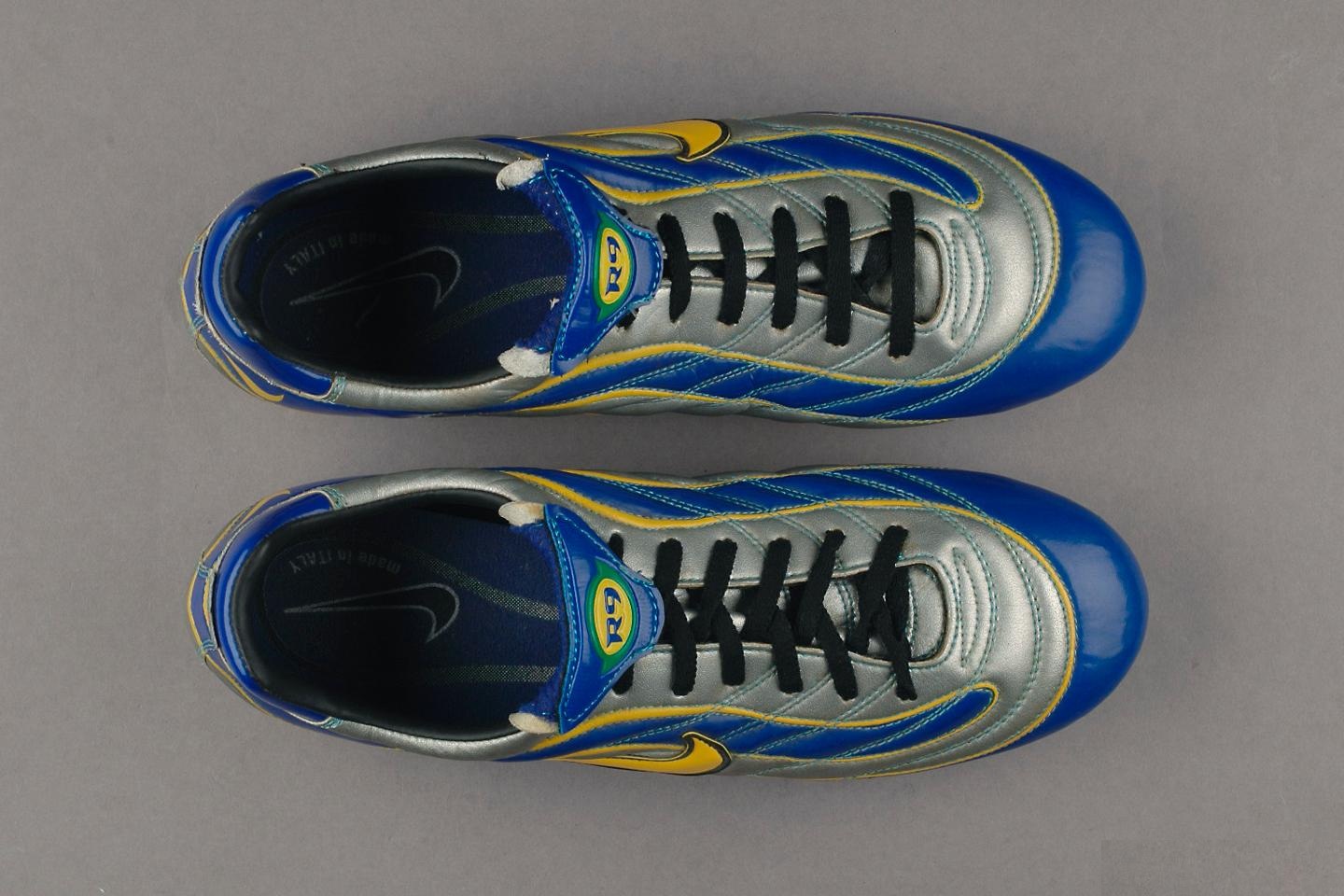 耐克足球鞋刺客纪念款解析,耐克足球鞋刺客进化史