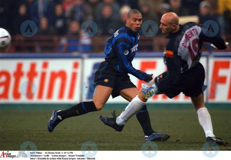 耐克足球鞋刺客纪念款解析,耐克足球鞋刺客进化史