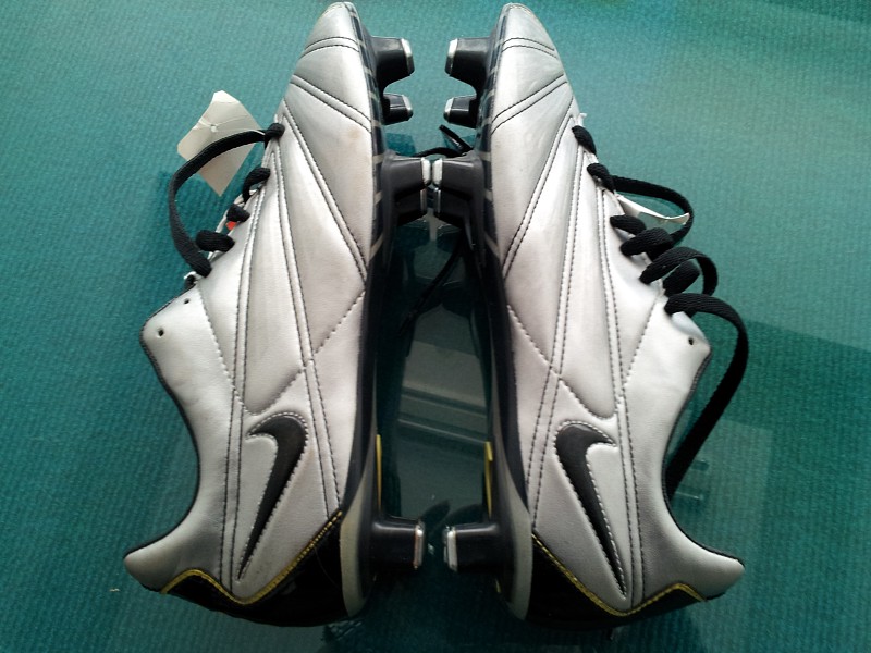 耐克足球鞋刺客纪念款解析,耐克足球鞋刺客进化史