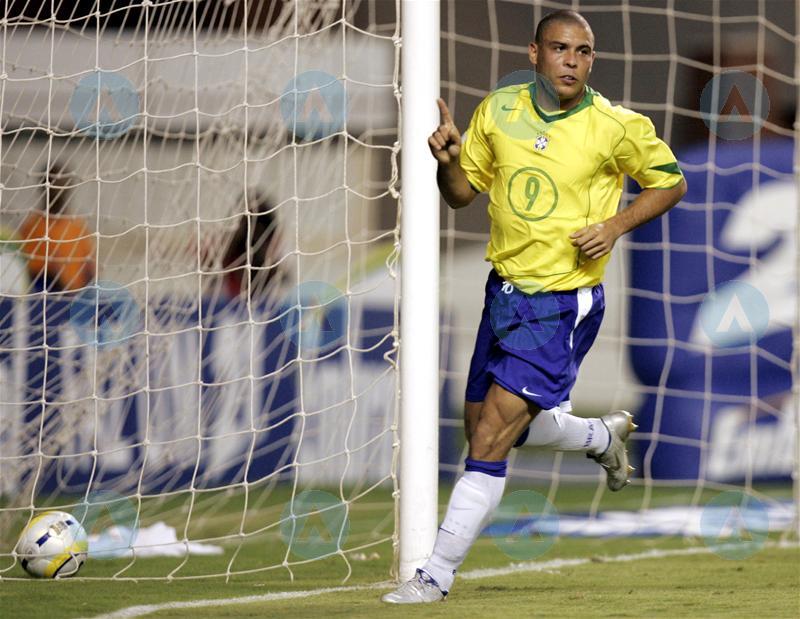 耐克足球鞋刺客纪念款解析,耐克足球鞋刺客进化史