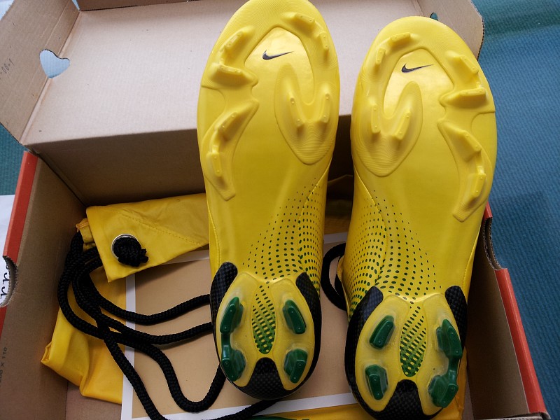 耐克足球鞋刺客纪念款解析,耐克足球鞋刺客进化史