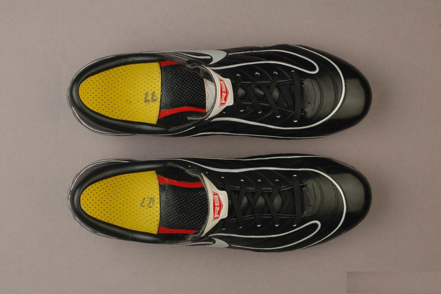 耐克足球鞋刺客纪念款解析,耐克足球鞋刺客进化史