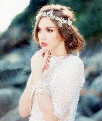 胖人婚纱照怎样做发型才显脸小？15款婚纱照发型