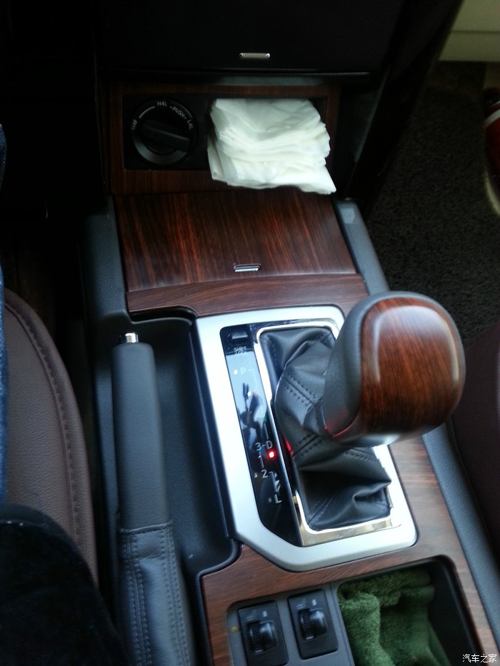 普拉多4000和兰德酷路泽4000油耗,lc250普拉多2.4t百公里油耗