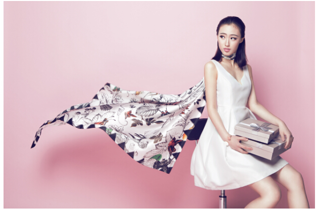 BOOOGE：新经济形势下的礼品围巾新模式