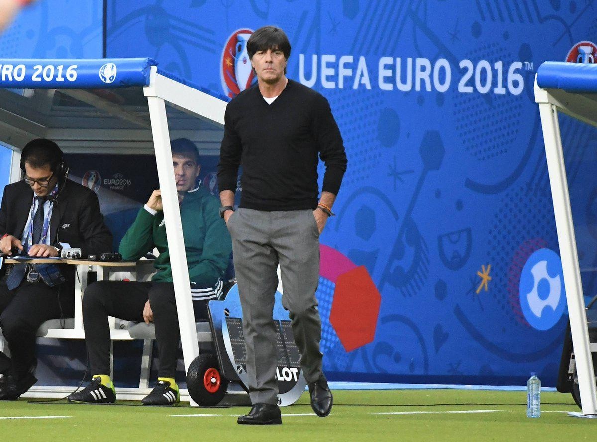 欧洲杯扩军导致比赛质量下降了吗,欧洲杯卫冕有多难进