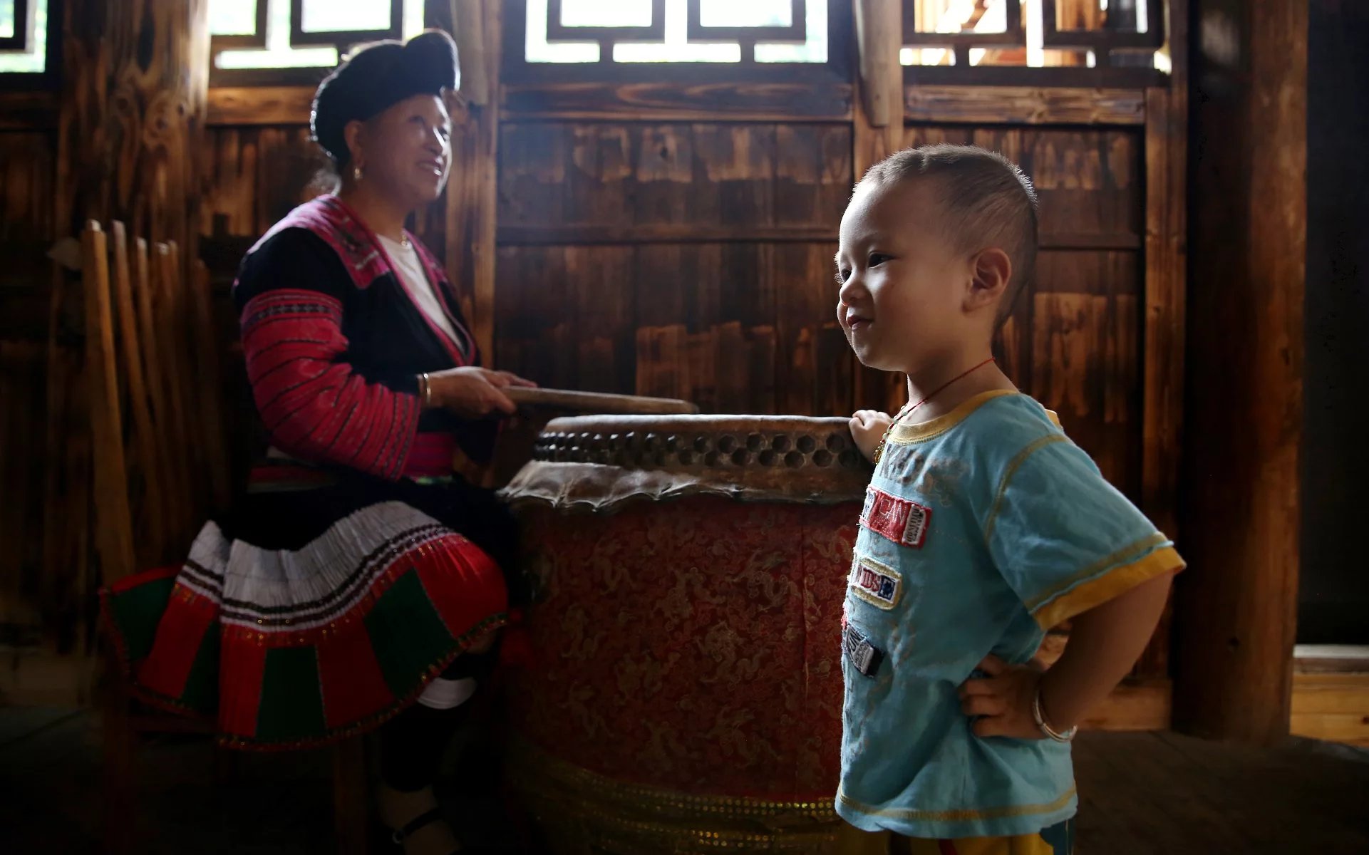 长发村红瑶淘米水洗发水直播,天下第一长发村用什么洗头发