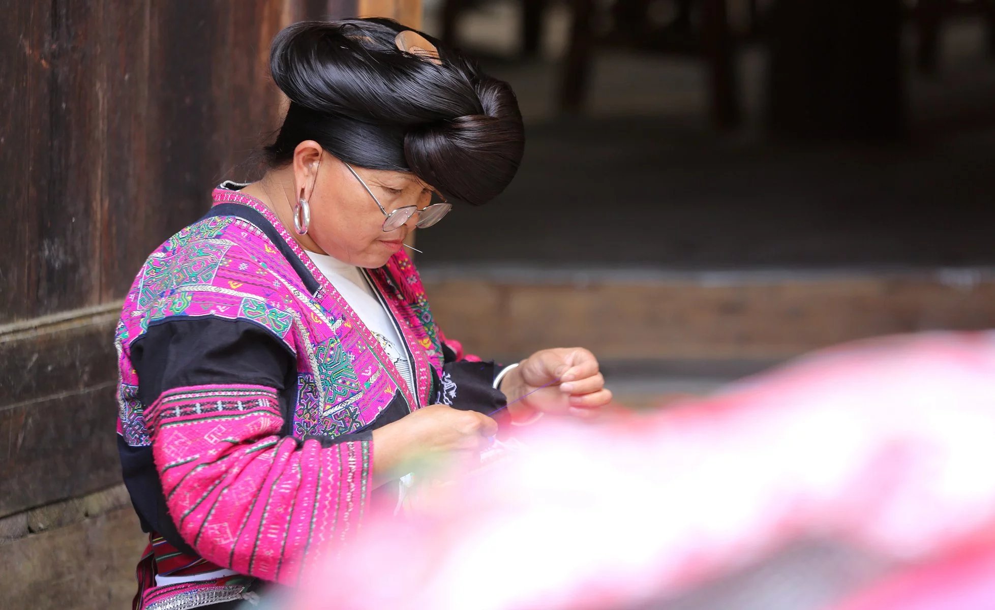 长发村红瑶淘米水洗发水直播,天下第一长发村用什么洗头发