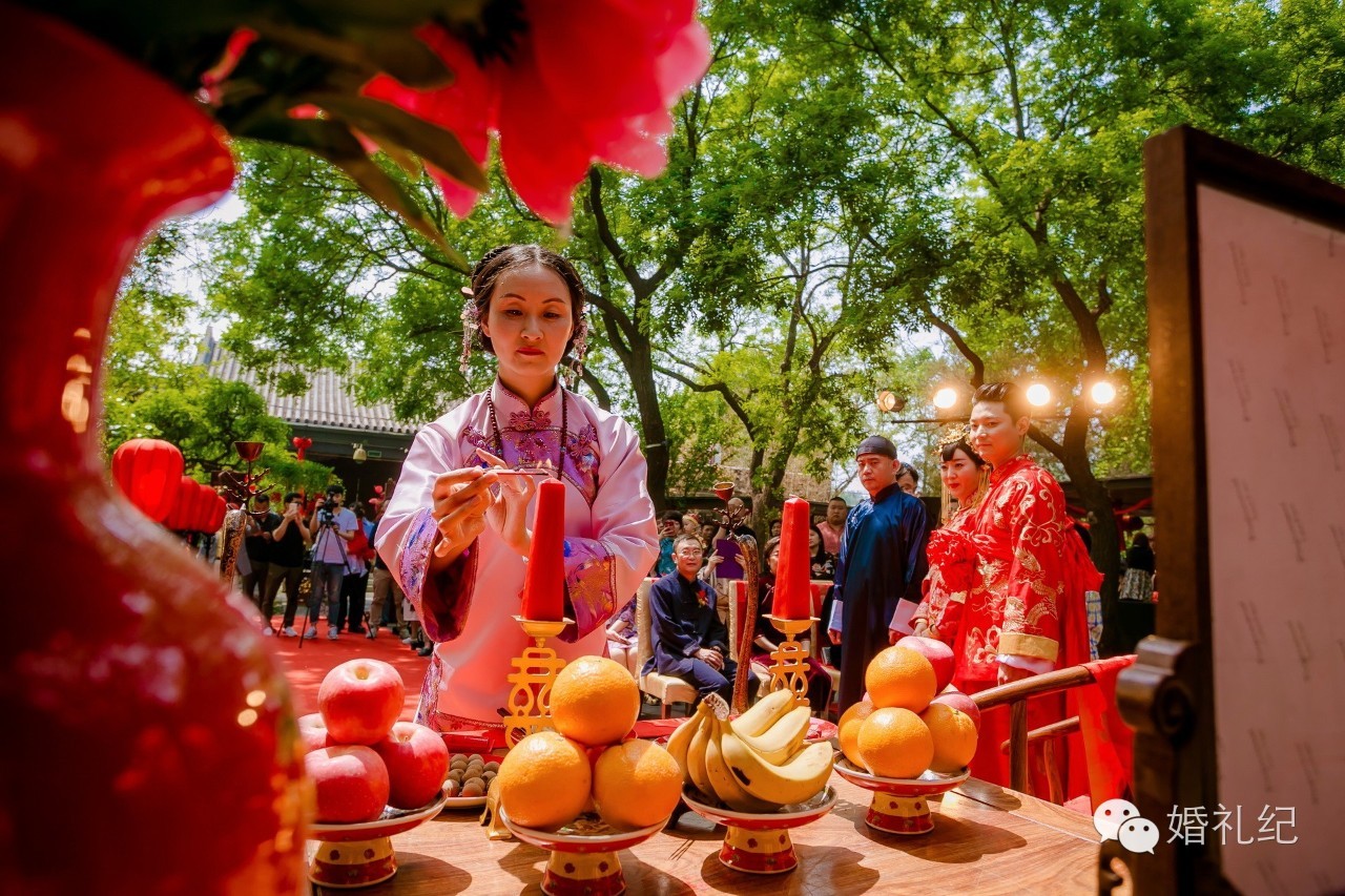 分毫不差按清朝老北京规矩结婚新郎三支箭射向端庄典雅新娘