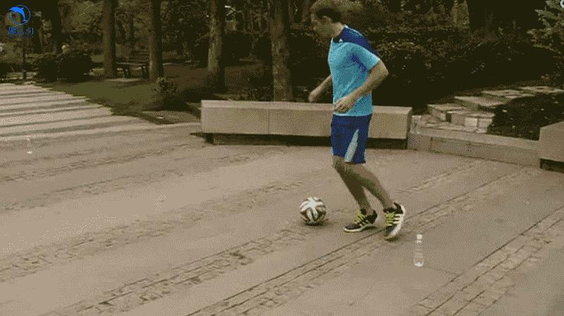 炸球转身过人帅气动作,足球拉球转身过人教学视频