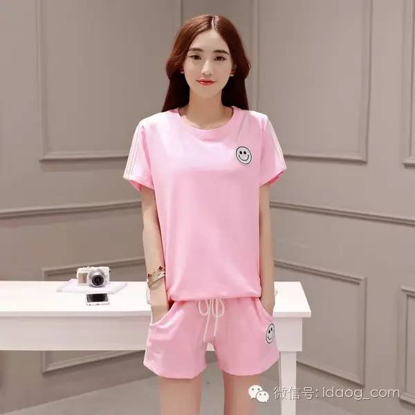 适合宅女的休闲套装，搭配不难完美出行