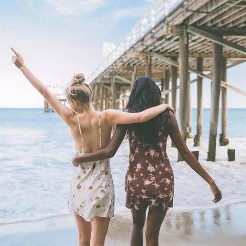 夏天想要一条好看的吊带裙,今年夏天的第一条吊带裙