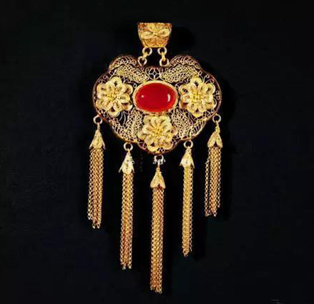 满月戴长命锁绳子有什么讲究,给婴儿买长命锁和手镯有什么讲究