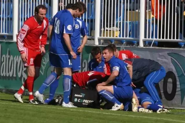 将好友穿在胸前8年，因为这里是离心最近的位置！