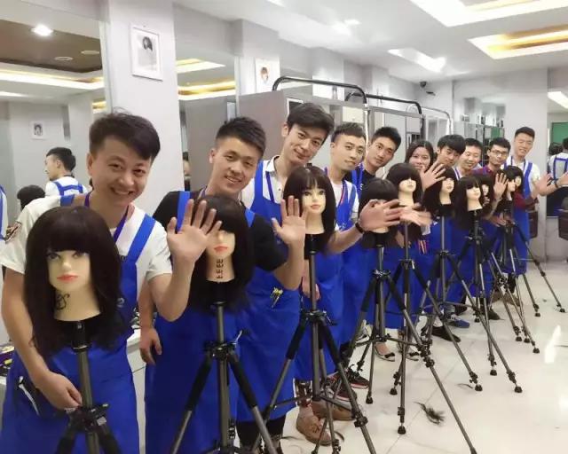 在一家公司很久的文案,在一家设计公司做文案工作