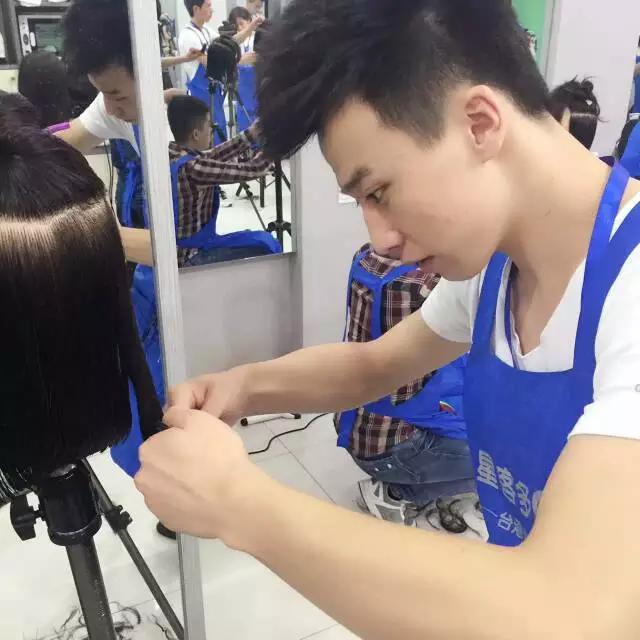 在一家公司很久的文案,在一家设计公司做文案工作