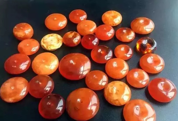 血蜜蜡的颜色是用钴60做的吗,琥珀蜜蜡价格内幕