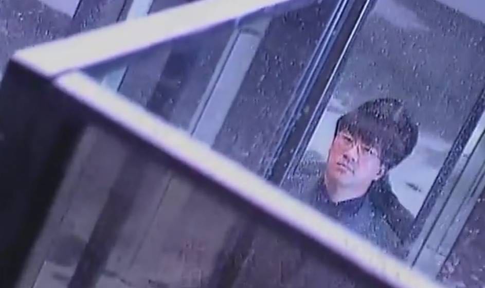 看着他，我恨不得快点从小李变成老李。