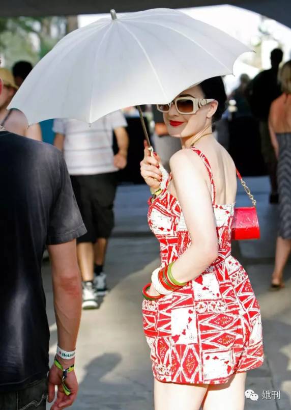 姑娘我掐指一算你命中缺我壁纸,姑娘掐指一算你五行缺我