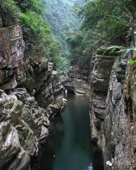 上林，有一条美如少女般不谙世事的小河