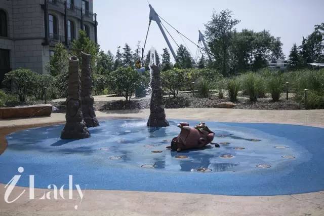 迪士尼不能带自拍杆个人怎么拍照,去上海迪士尼可以带自拍杆进去吗