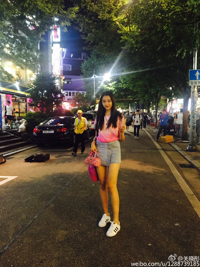 国民闺女关晓彤不愧是宝藏女孩,国民闺女关晓彤包包