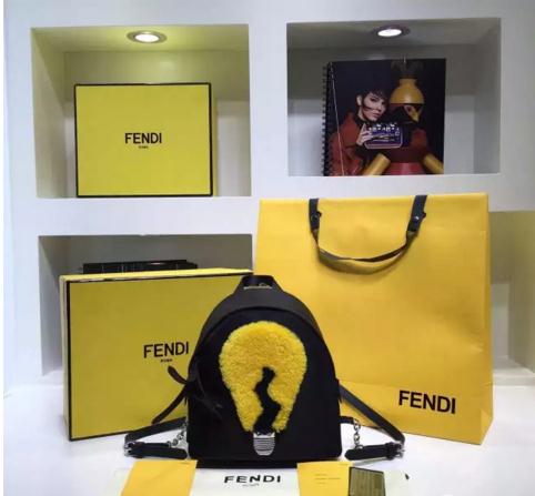 国民闺女关晓彤不愧是宝藏女孩,国民闺女关晓彤包包