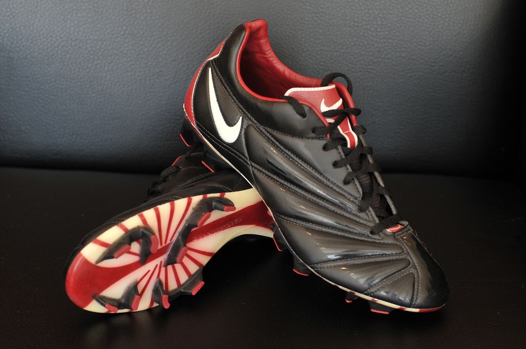耐克足球鞋刺客纪念款解析,耐克足球鞋刺客进化史
