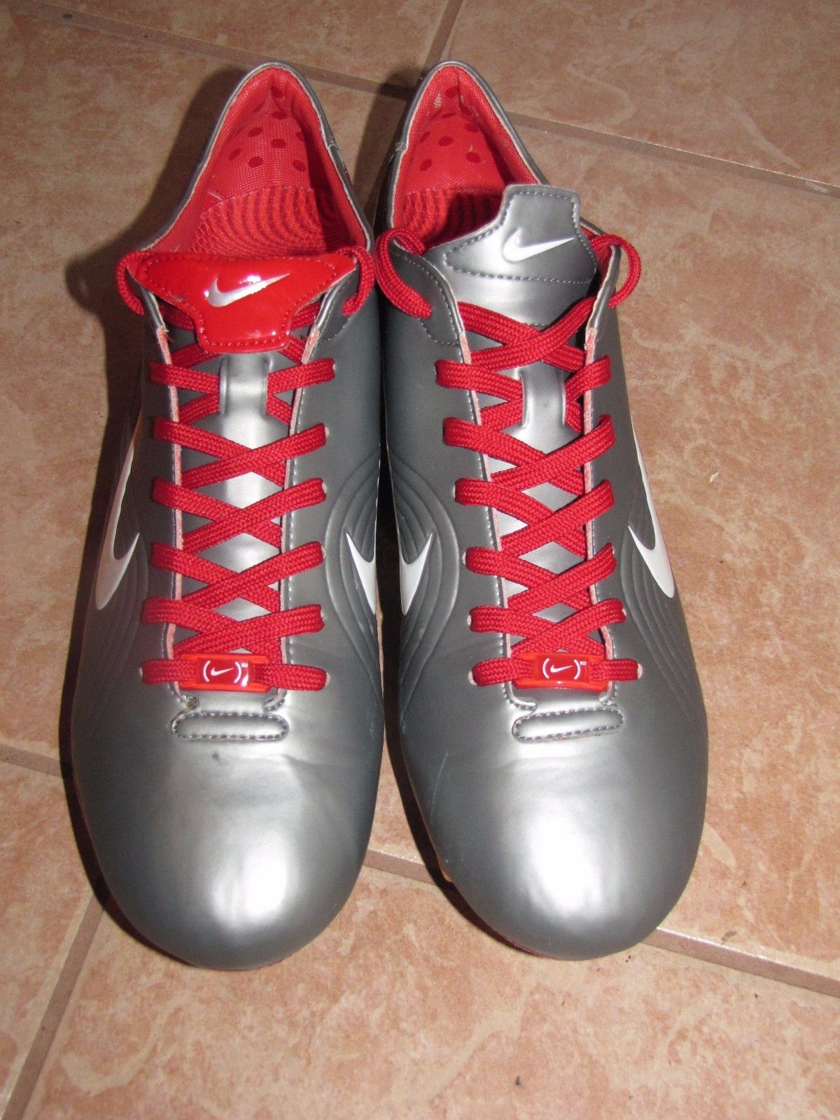 耐克足球鞋刺客纪念款解析,耐克足球鞋刺客进化史