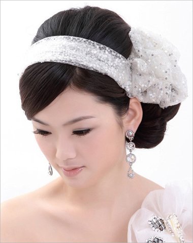 胖人婚纱照怎样做发型才显脸小？15款婚纱照发型