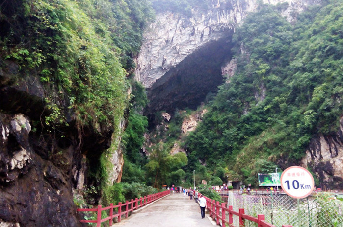 巴马世界旅居圣地,广西巴马长寿圣殿图片