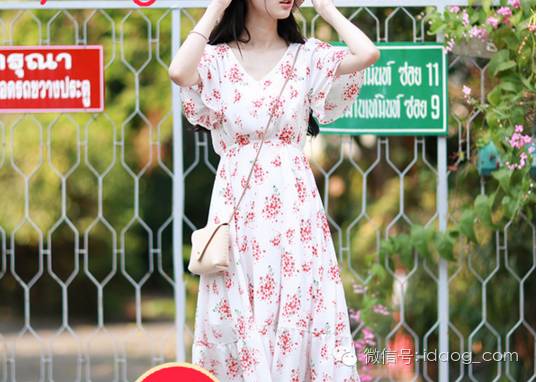 女夏季小碎花吊带裙潮款,夏季碎花温柔气质复古