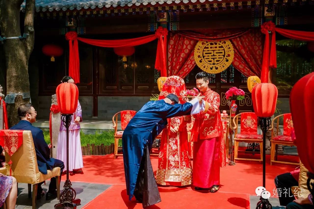 分毫不差按清朝老北京规矩结婚新郎三支箭射向端庄典雅新娘