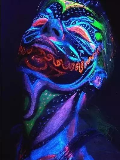 荧光纹身与鸽子血纹身,炫酷的荧光纹身