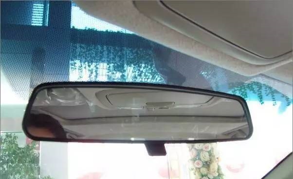 为什么我的中央后视镜会掉下来？