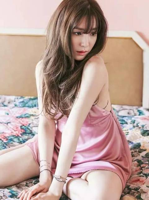 夏天想要一条好看的吊带裙,今年夏天的第一条吊带裙