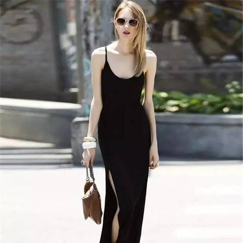 夏天想要一条好看的吊带裙,今年夏天的第一条吊带裙