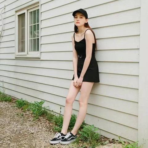 夏天想要一条好看的吊带裙,今年夏天的第一条吊带裙