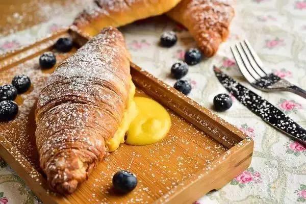 牛津MBA毕业卖榴莲流奶牛角包,名校基因注入街头小吃