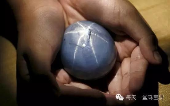 浪漫的星光宝石，实现每个女人的公主梦，不败家，能升值！