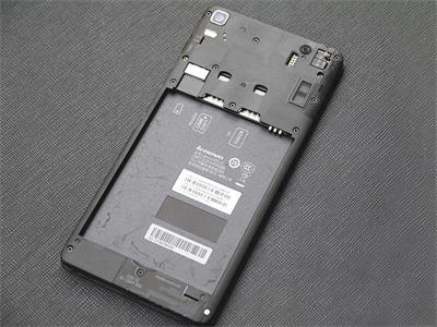 手机掉入水里怎么急救,手机掉进水里自救