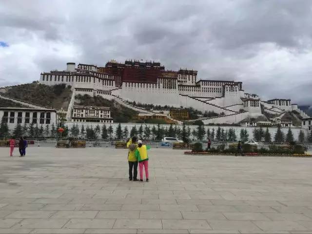 日照有什么好玩的地方,日照金山