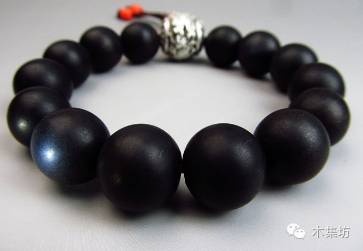 四川顶级乌木手串,稀有木材世人珍爱的乌木手串