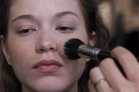 人生的第一次怎么开始的,人生的第一支遮瑕