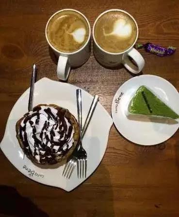 漫步在静谧的小巷里,漫步在青石板小巷吹着晚风